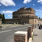 Sant'angelo 4* روما